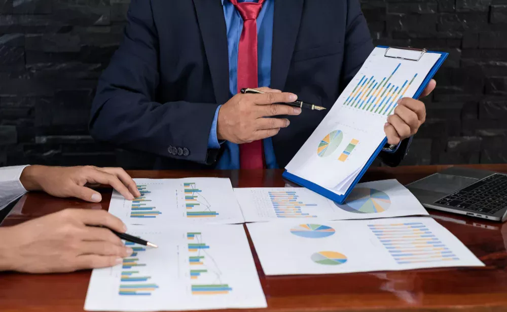 Lease vs Buy: Financial Analysis for Equipment